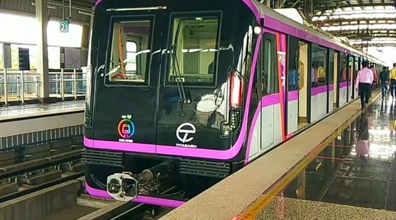 Pune Metro Line 3 train at Hinjewadi station